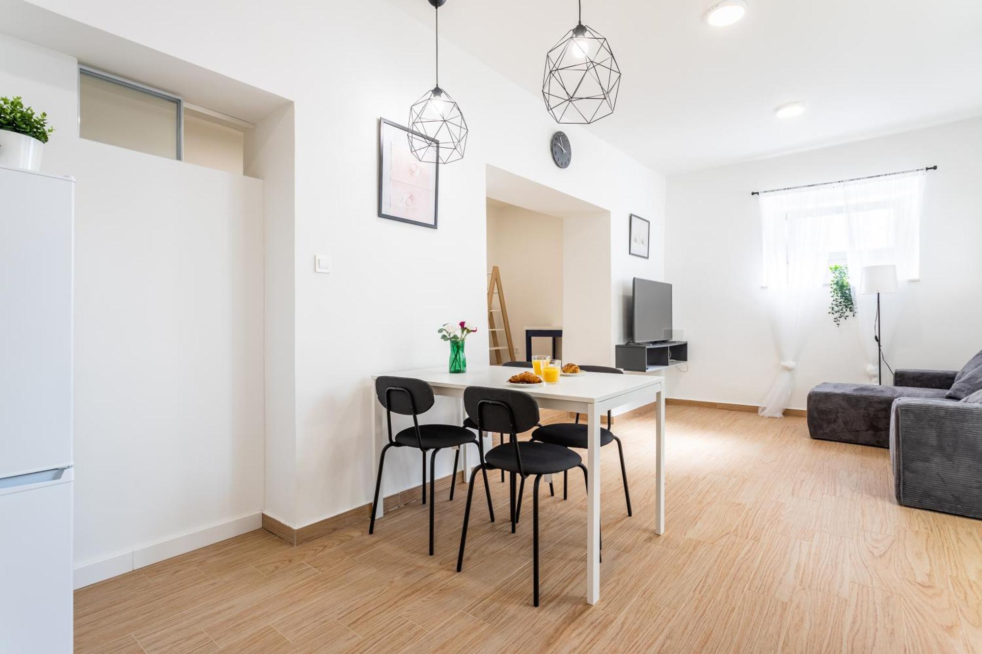 Zeus Downtown Apartment *